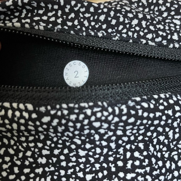 LULULEMON NWT 2 XS Tight Stuff Leggings Pants Fitness Gym workout yoga Pilates - Picture 12 of 12